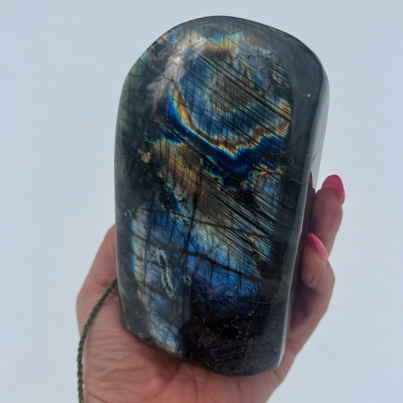 XL Labradorite Freeform from Madagascar 1069 grams - Picture 6 of 6